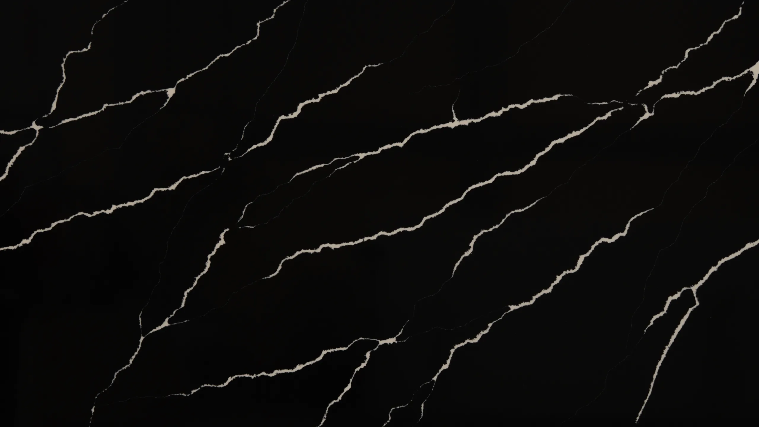 Lastră Quarzo 24 — Quartz Stone Italiana — Royal Black